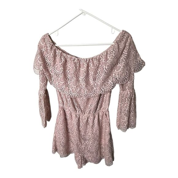 BB Dakota Mauve Lace Off-the-Shoulder Romper Size Small - Picture 7 of 9